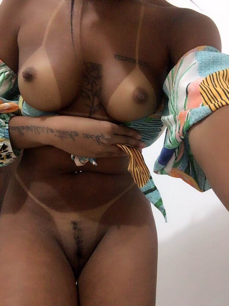 Nudes Negra Bucetuda Arrega Ando A Buceta E O Cu Aberto Fotos Porno